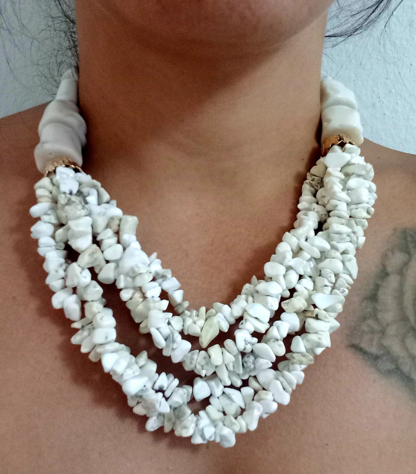 Collar piedras blanca